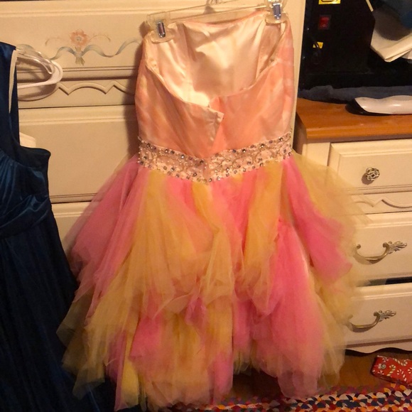 Dress - Picture 2 of 2